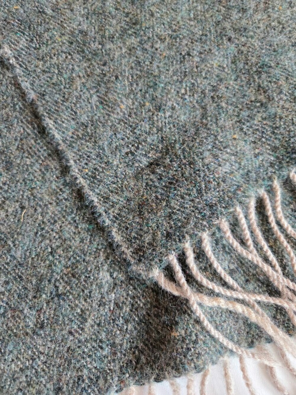 Club Monaco wool green unisex scarf.